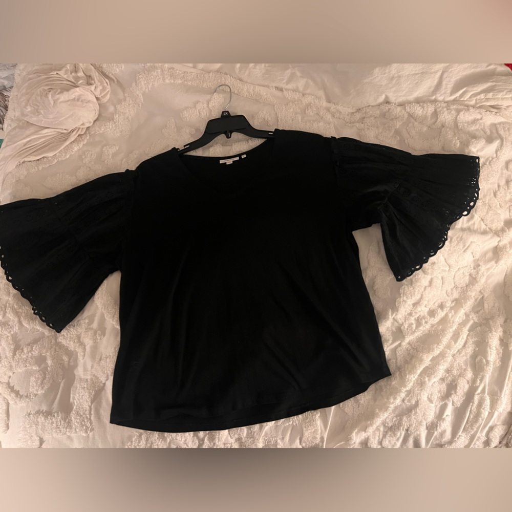Elevate your summer wardrobe with this stunning Chico's top!